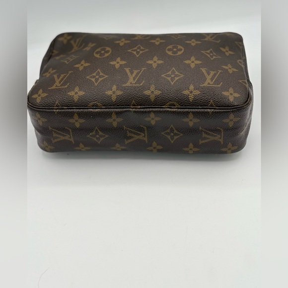 Louis Vuitton Monogram Toilette 23 Clutch - Picture 9 of 12